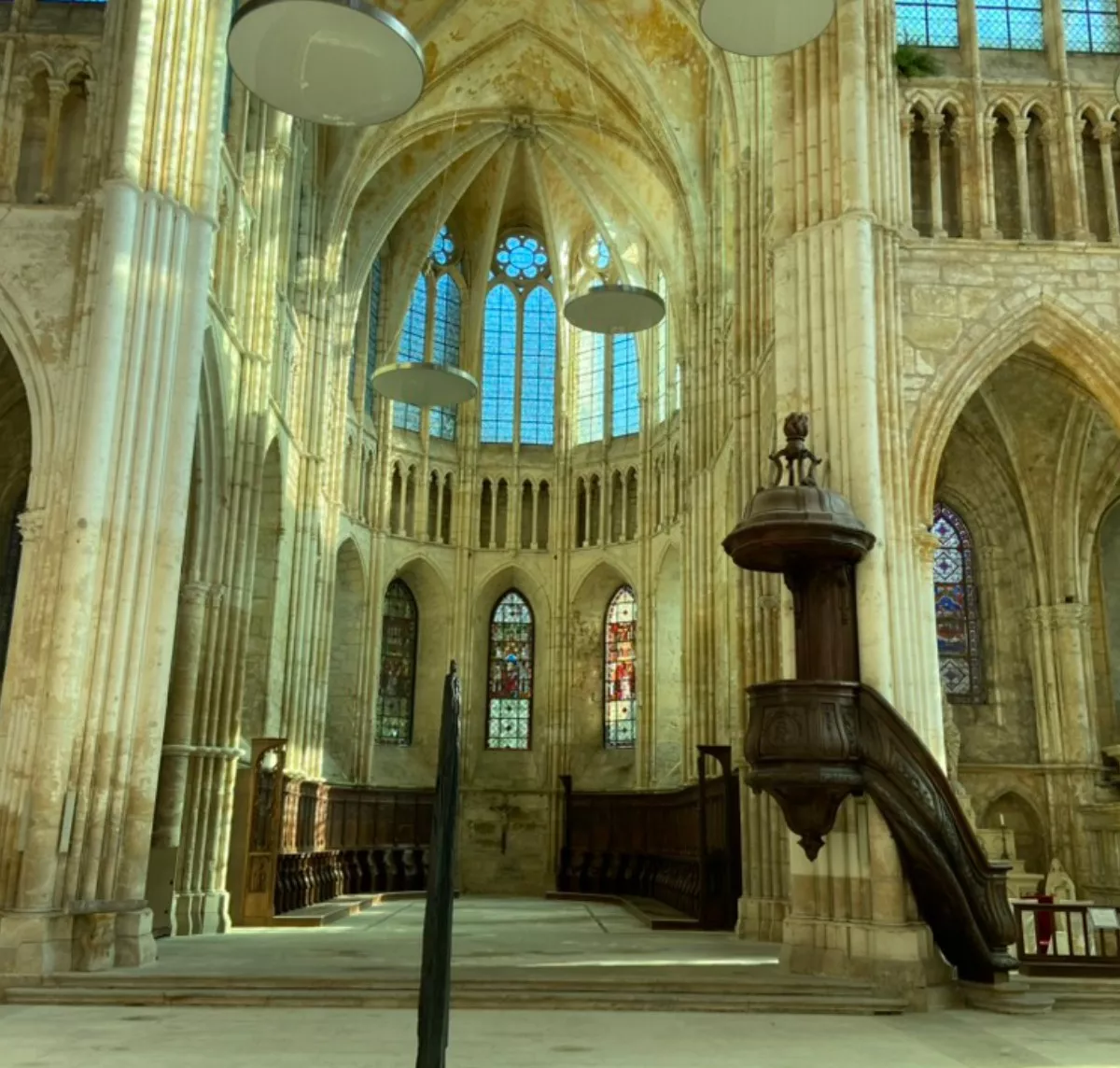 Intérieur de l'Abbatiale Saint-Ferréol