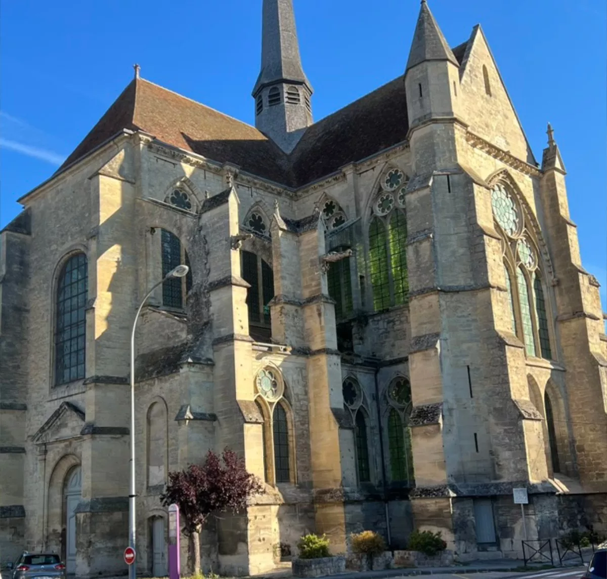 Vue extérieure de l'Abbatiale